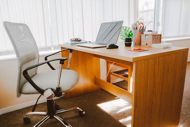 Étant donné que de plus en plus de personnes travaillent à domicile, les chaises de bureau ergonomiques sont un produit très demandé à vendre sur Shopify.