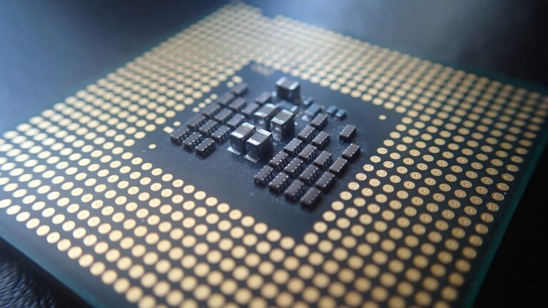 Quelle est la différence entre un processeur et un microprocesseur ? 10